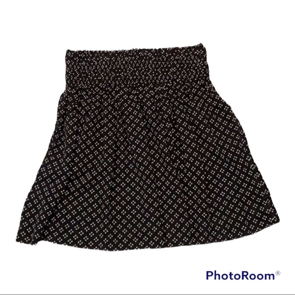 GAP Dresses & Skirts - New Gap Print Smocked Skirt Black and White Size Petite Medium